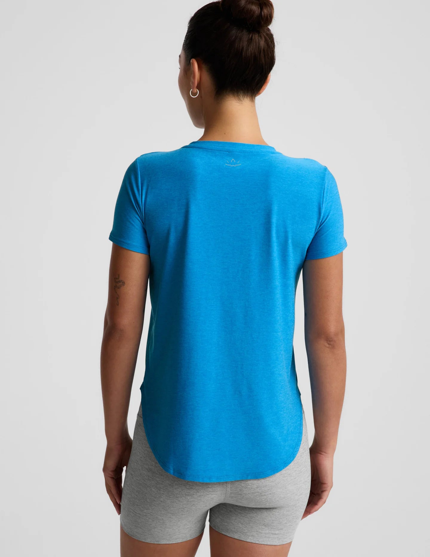 Featherweight On the Down Low Tee by Beyond Yoga | Malibu Lagoon Heather