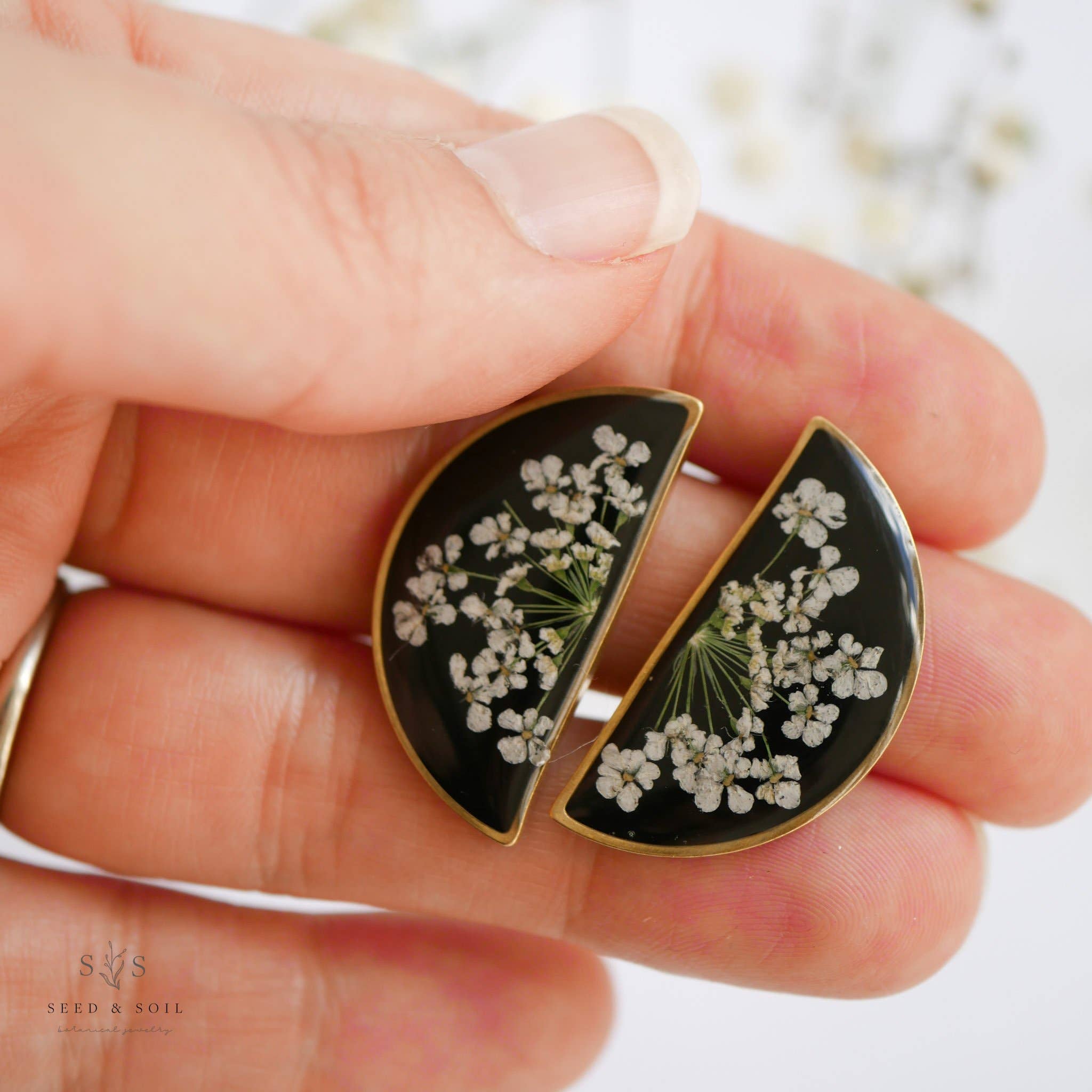 Split Studs: Clear/Daisy - Zen&Zip