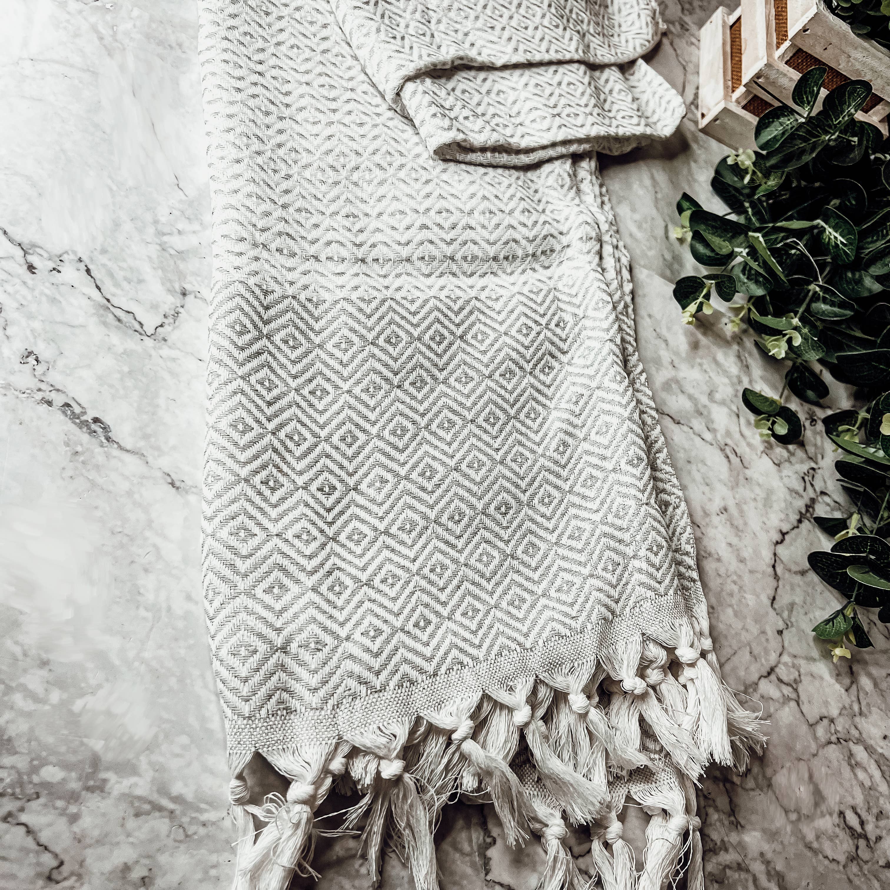 Turkish Towels Large, 100% Cotton Towels | 40x70" | 200 GSM - Zen&Zip