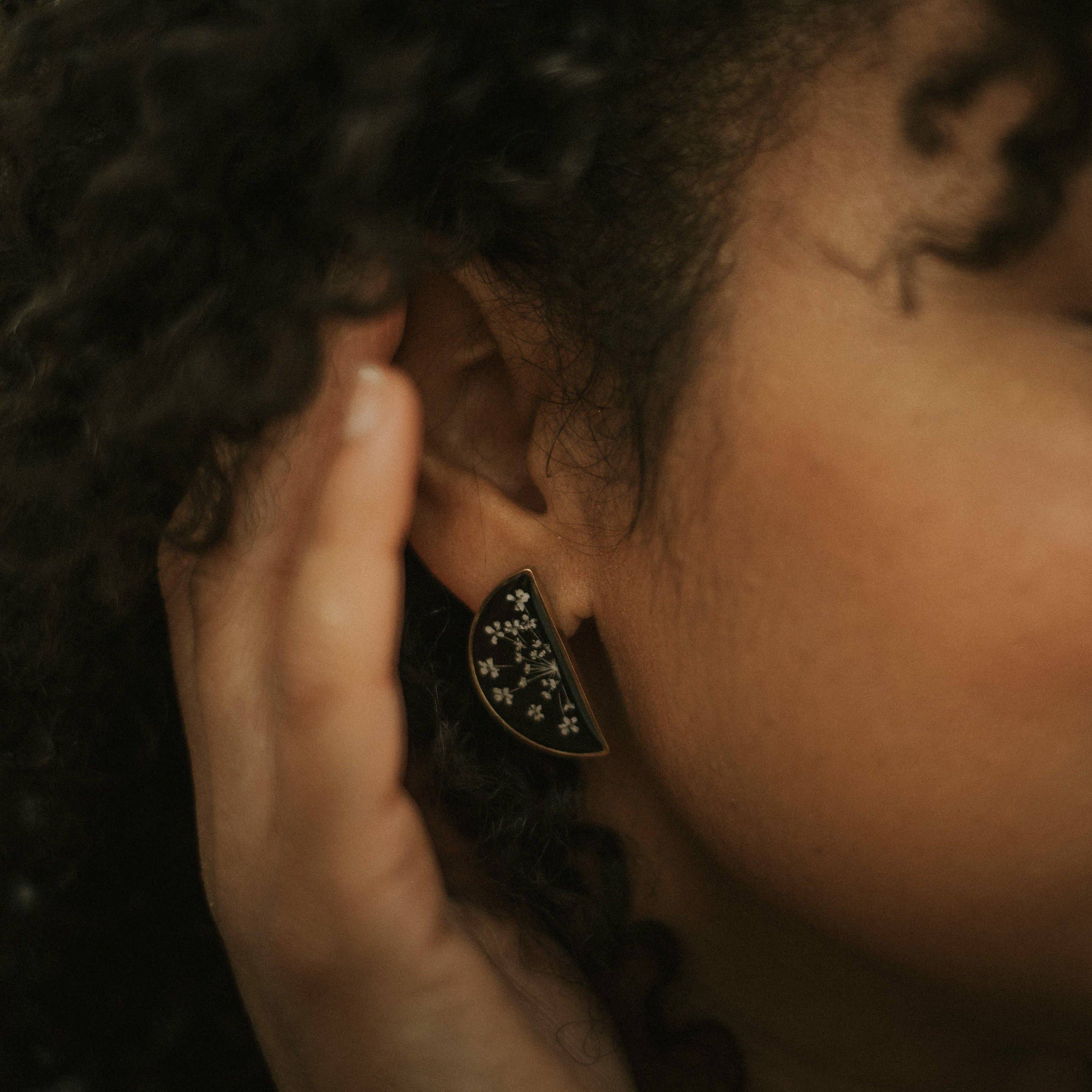 Split Studs: Clear/Daisy - Zen&Zip