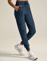 Beyond Yoga Commuter Midi Jogger Nocturnal Navy