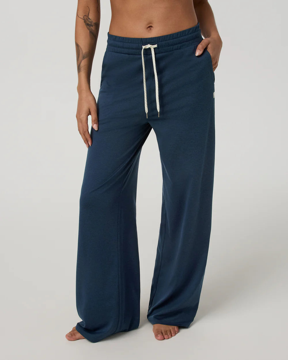 Halo Essential Wideleg by Vuori | Blue Coast Heather