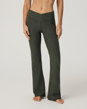 Elevation Rhythm Flare by Vuori | Army Heather