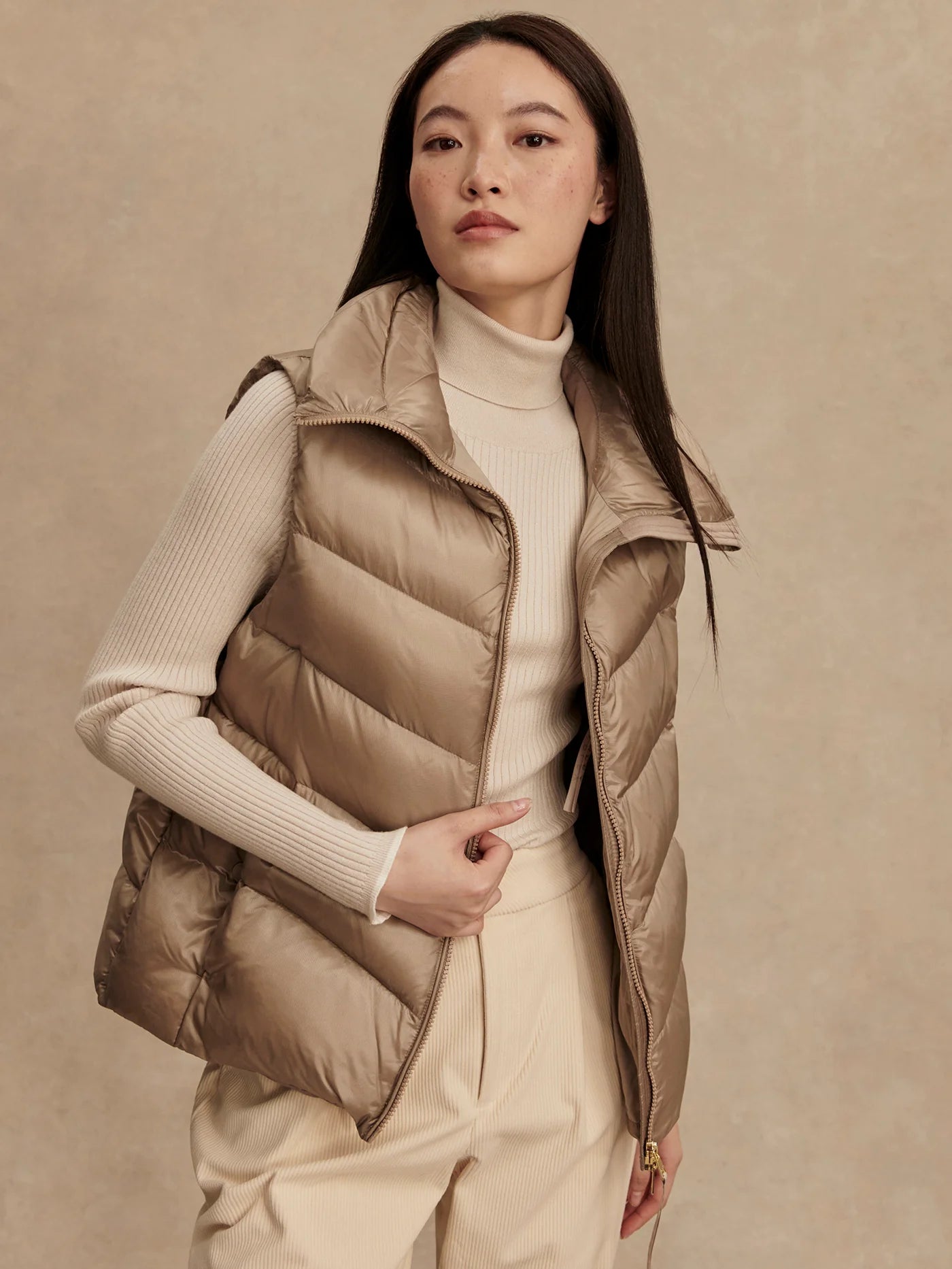 Bextor Lightweight Down Gilet by Varley | Simply Taupe