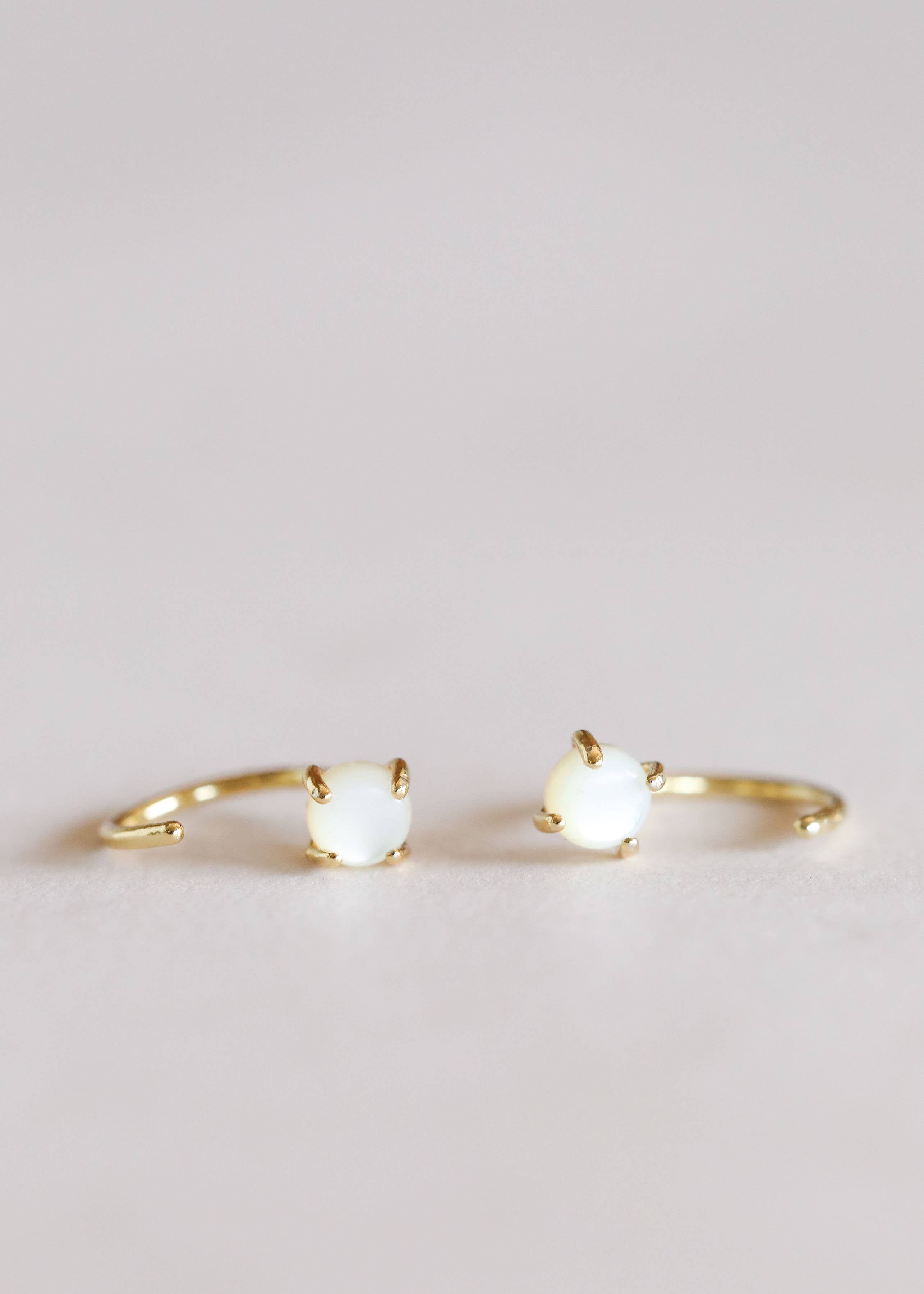 Huggies - Mother of Pearl - Earrings - Zen&Zip