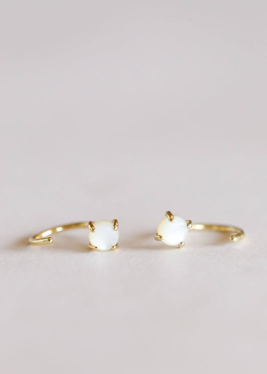 Huggies - Mother of Pearl - Earrings - Zen&Zip