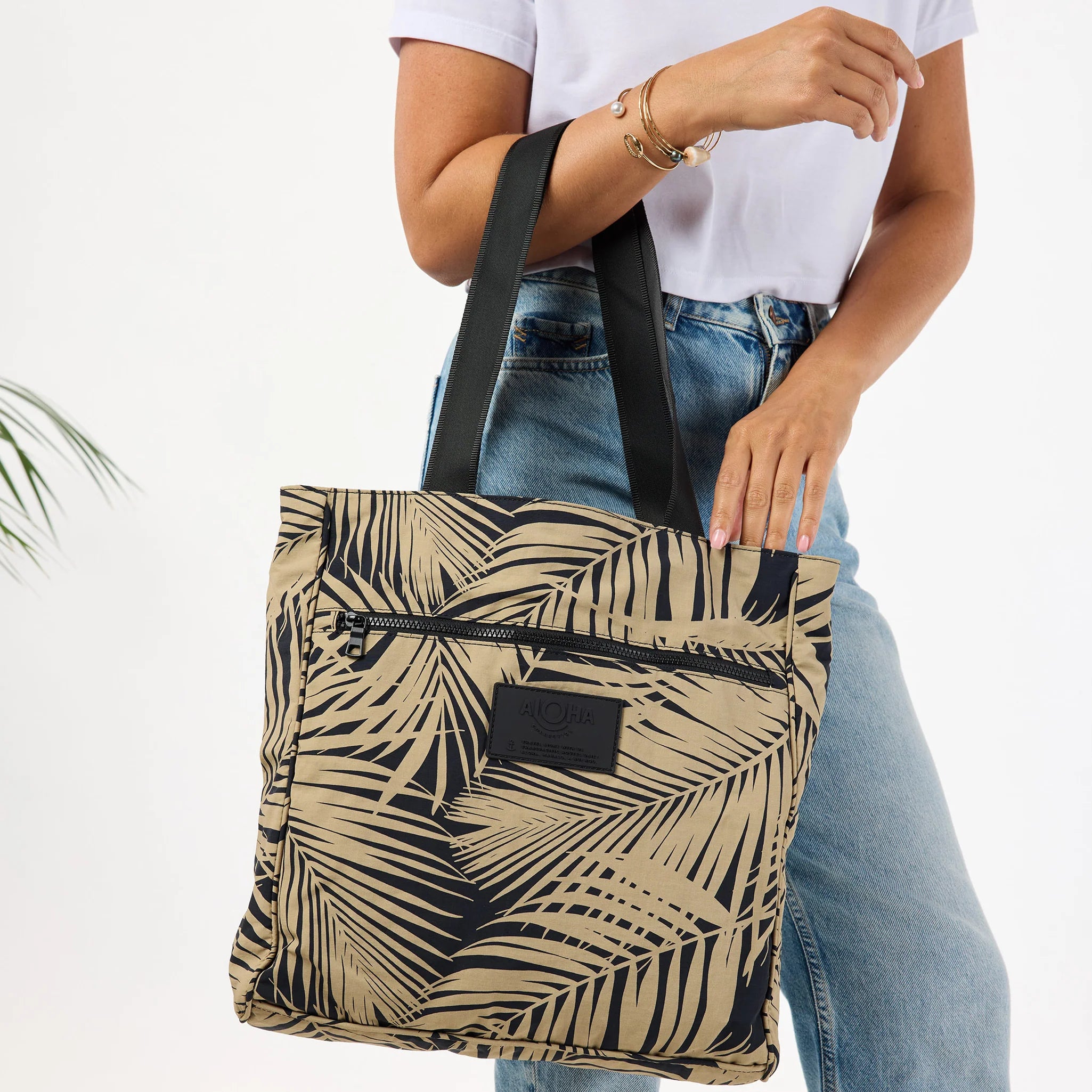 Areca Daily Tote by Aloha Collection | Frappe/Black