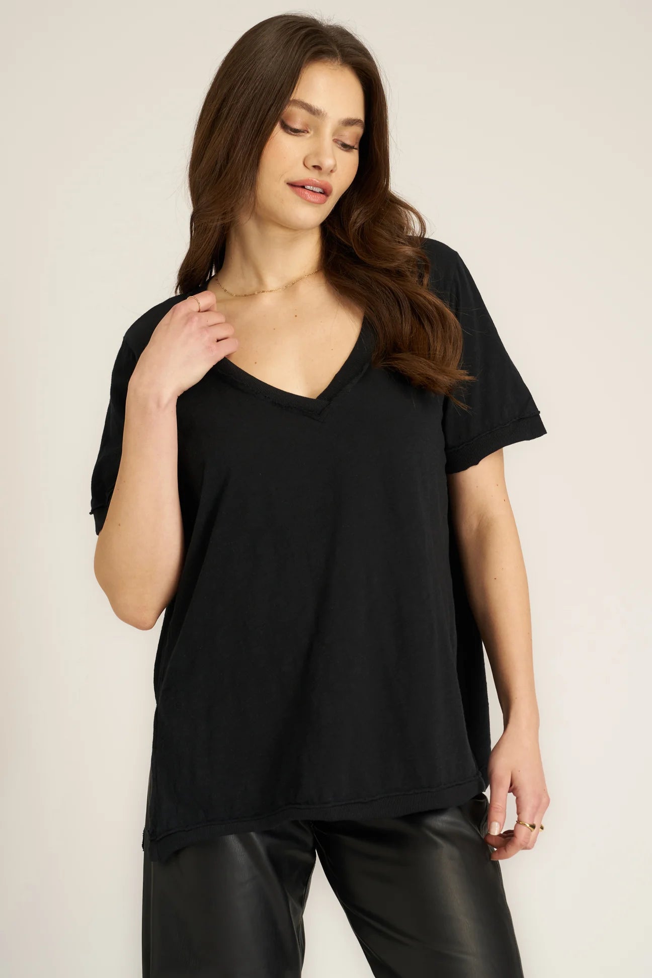 Knockout VNeck Tee Black