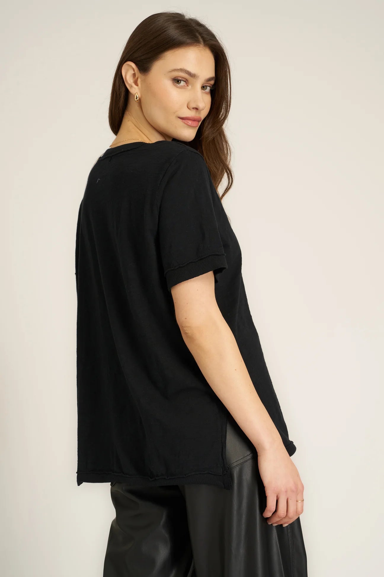 Knockout VNeck Tee Black